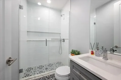 4137 North Lawndale Avenue Chicago IL 60618
