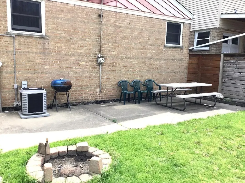 4812 South Leclaire Avenue Chicago IL 60638