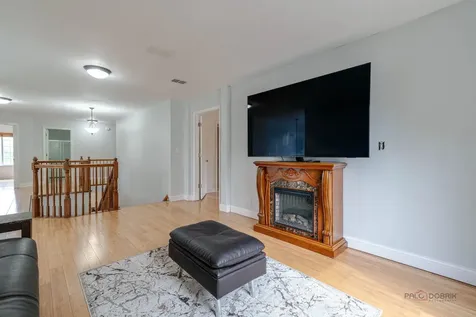 538 West Seaton Drive Round Lake IL 60073