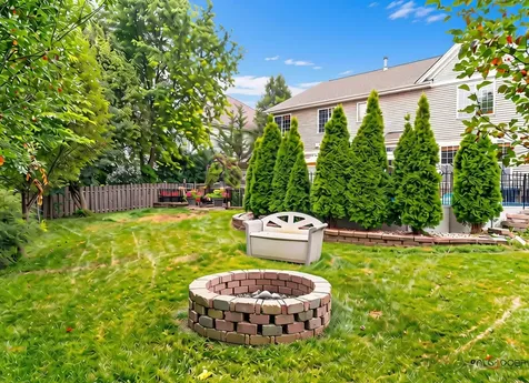 538 West Seaton Drive Round Lake IL 60073