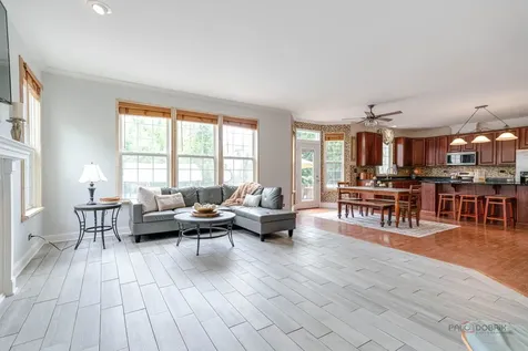 538 West Seaton Drive Round Lake IL 60073