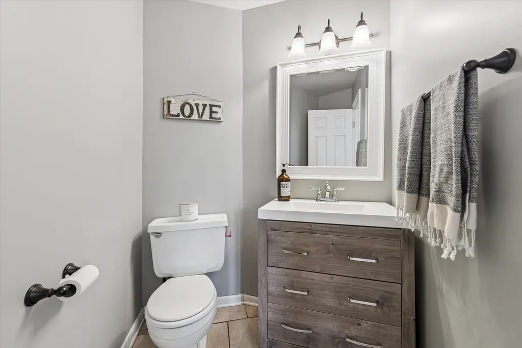 20 Oak Tree Court Elmhurst IL 60126