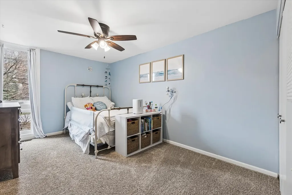 20 Oak Tree Court Elmhurst IL 60126