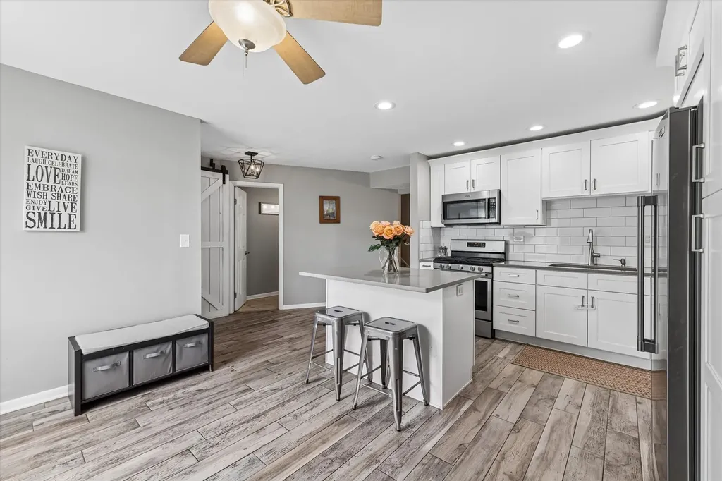 20 Oak Tree Court Elmhurst IL 60126