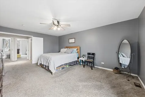 20 Oak Tree Court Elmhurst IL 60126