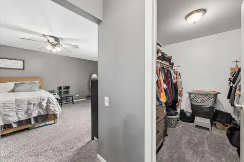 20 Oak Tree Court Elmhurst IL 60126