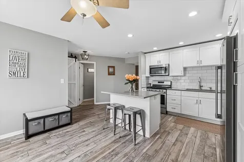 20 Oak Tree Court Elmhurst IL 60126