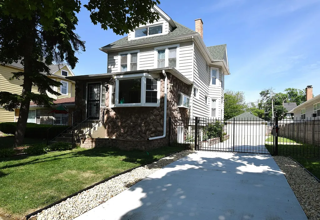 407 South 20th Avenue Maywood IL 60153