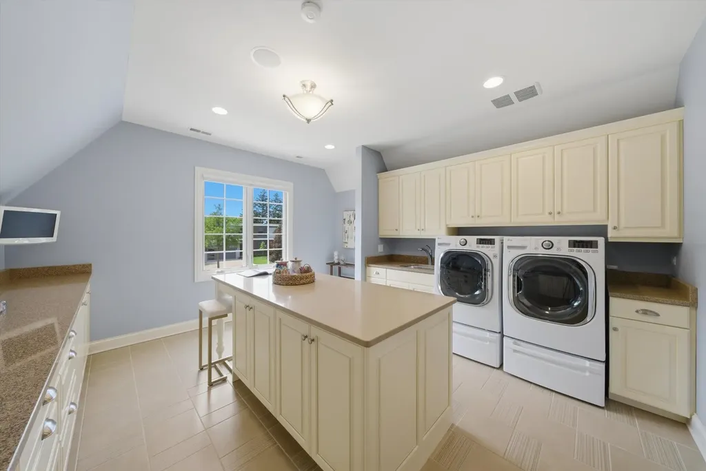 329 South Kenmore Avenue Elmhurst IL 60126