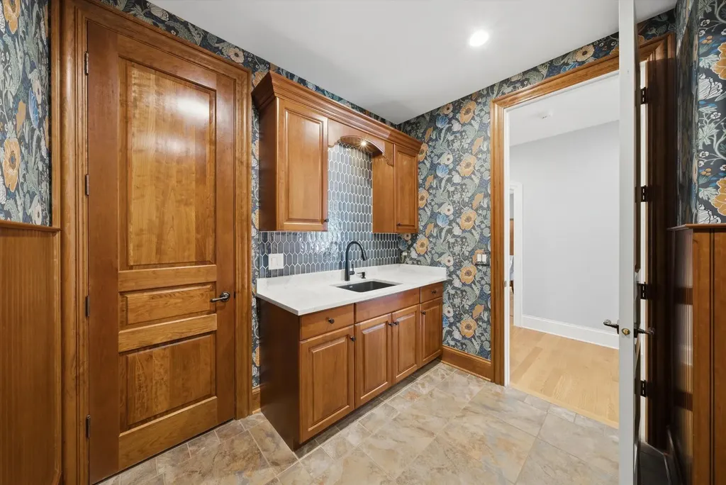 329 South Kenmore Avenue Elmhurst IL 60126