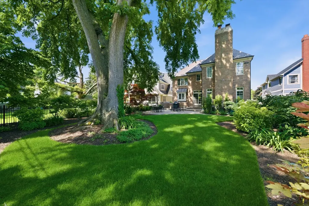 329 South Kenmore Avenue Elmhurst IL 60126