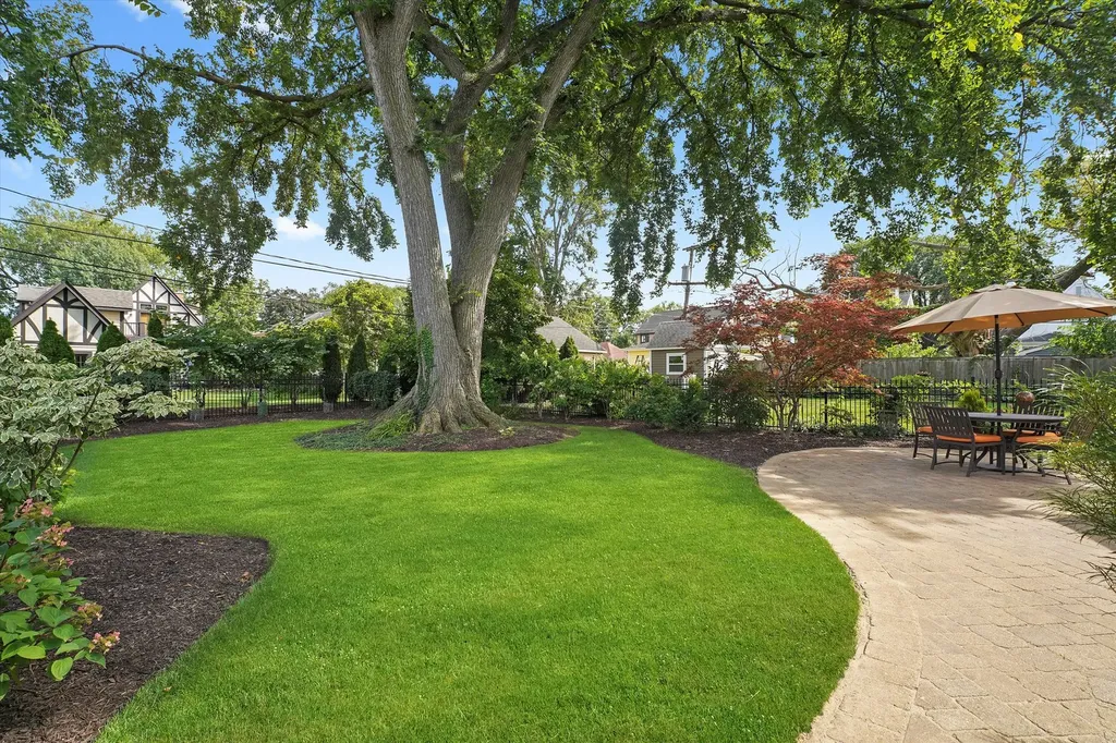 329 South Kenmore Avenue Elmhurst IL 60126