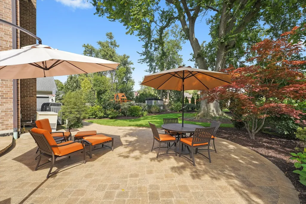329 South Kenmore Avenue Elmhurst IL 60126