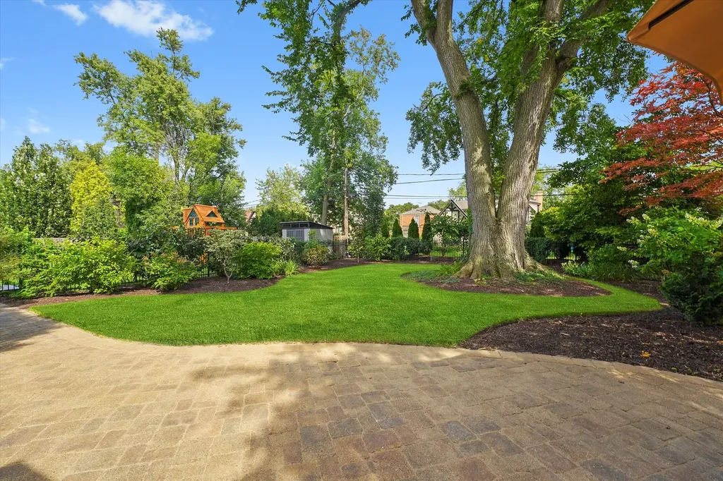 329 South Kenmore Avenue Elmhurst IL 60126