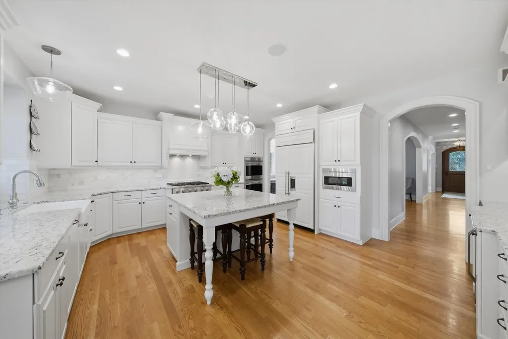 329 South Kenmore Avenue Elmhurst IL 60126