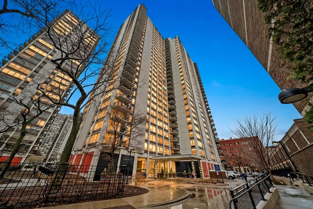 1460 North Sandburg Terrace Chicago IL 60610