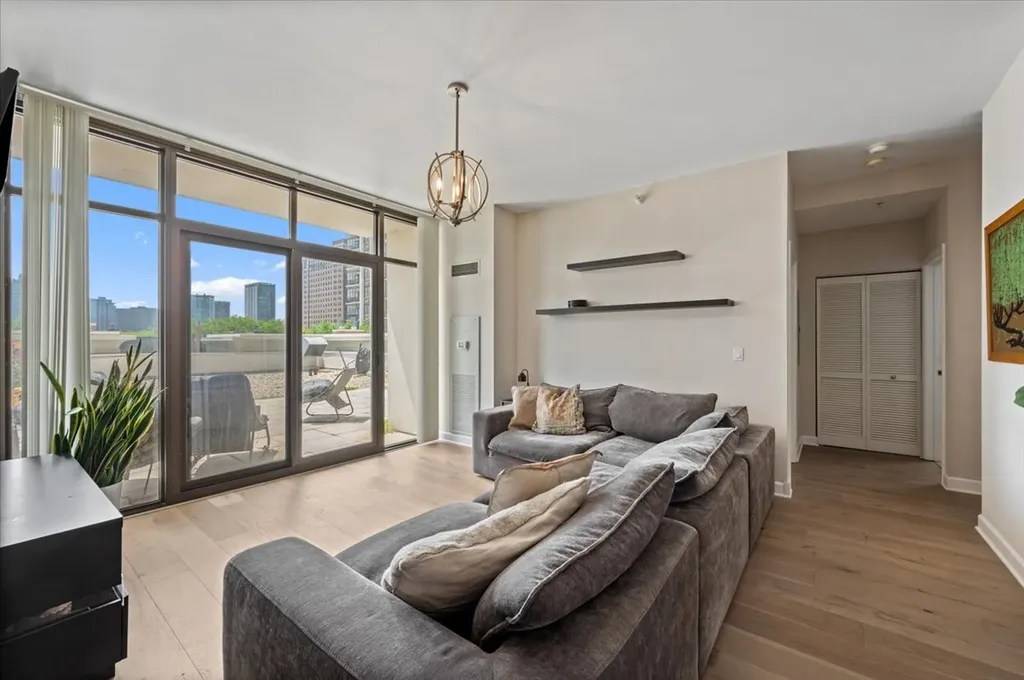233 East 13th Street Chicago IL 60605