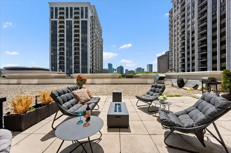 233 East 13th Street Chicago IL 60605