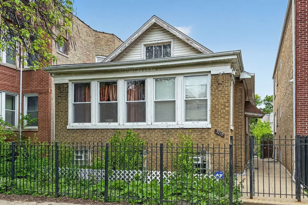 3018 West Gunnison Street Chicago IL 60625