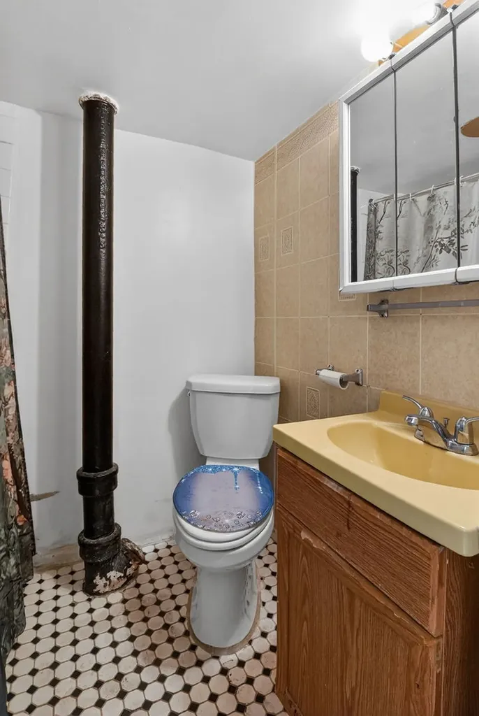 3018 West Gunnison Street Chicago IL 60625