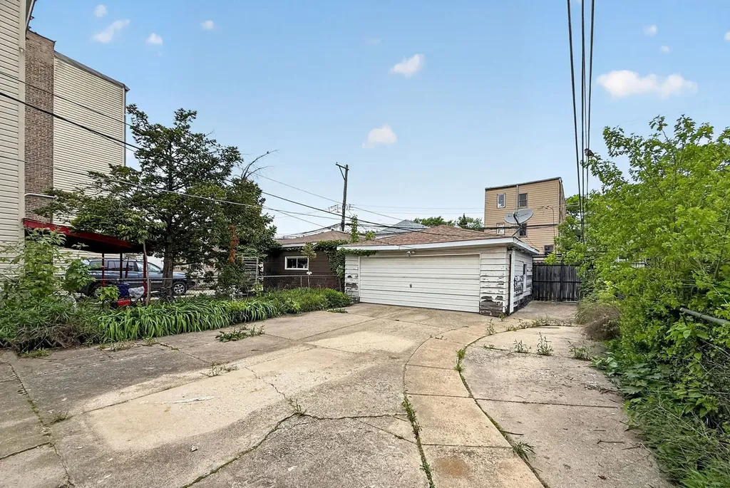 3018 West Gunnison Street Chicago IL 60625