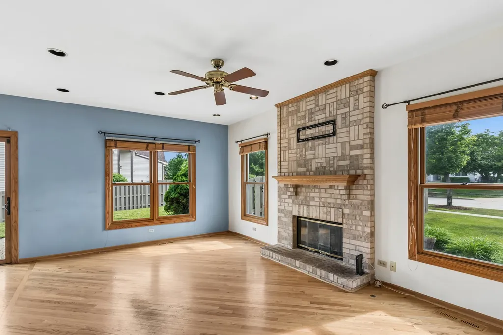 615 Wood Creek Drive Antioch IL 60002