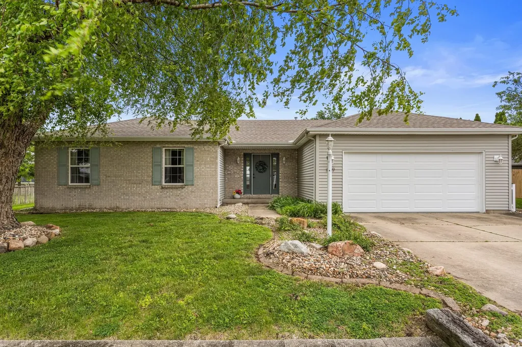 809 South Scarborough Street Sidney IL 61877