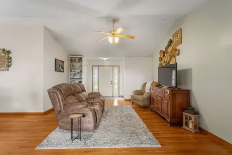 809 South Scarborough Street Sidney IL 61877