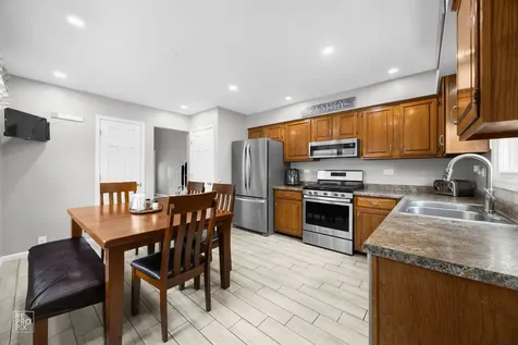 167 Ridgewood Avenue Bensenville IL 60106