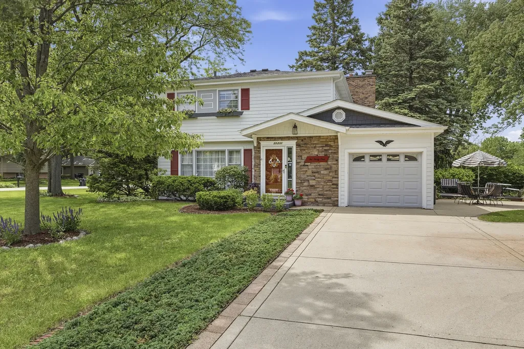 27W231 Bolles Avenue Winfield IL 60190