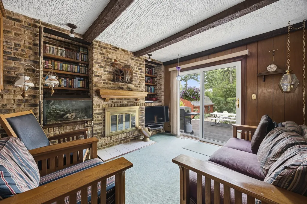 27W231 Bolles Avenue Winfield IL 60190