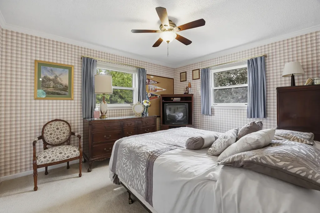 27W231 Bolles Avenue Winfield IL 60190