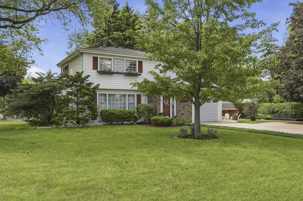 27W231 Bolles Avenue Winfield IL 60190