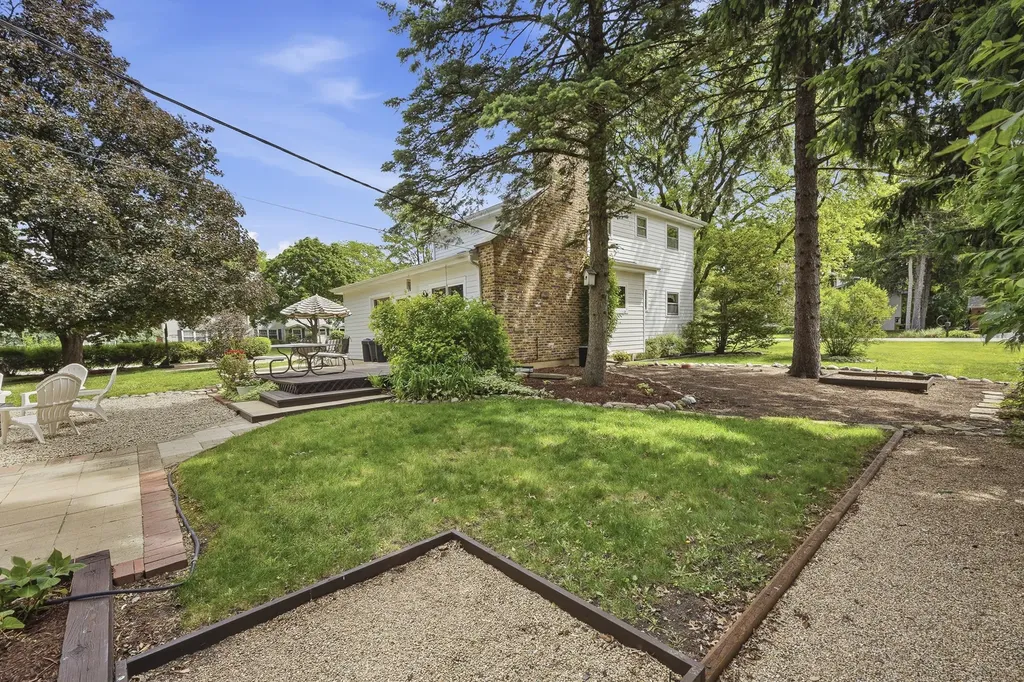 27W231 Bolles Avenue Winfield IL 60190