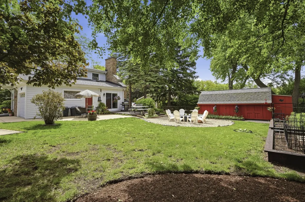 27W231 Bolles Avenue Winfield IL 60190