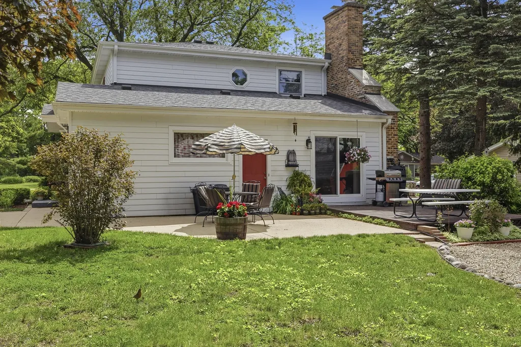 27W231 Bolles Avenue Winfield IL 60190