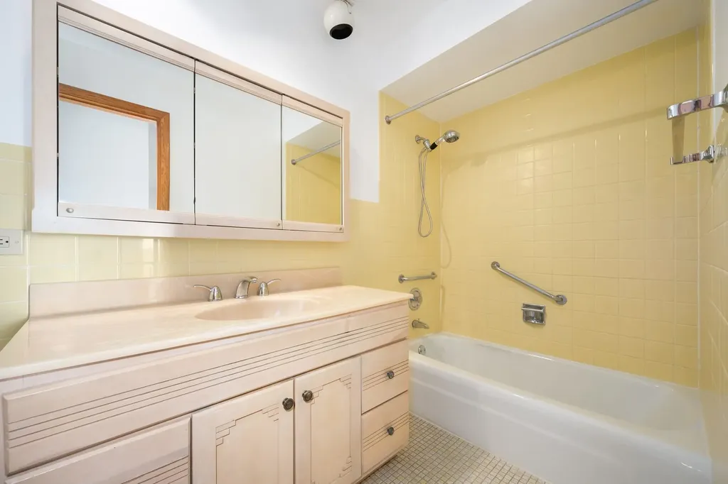 7225 West Higgins Avenue Chicago IL 60656