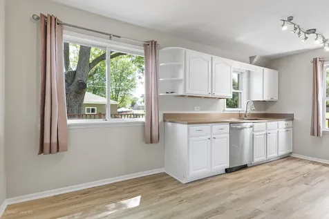 33191 North Sunset Avenue Grayslake IL 60030