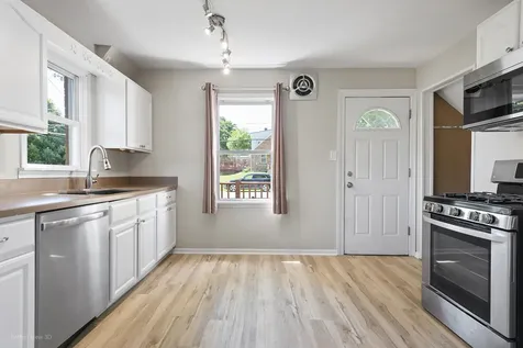 33191 North Sunset Avenue Grayslake IL 60030