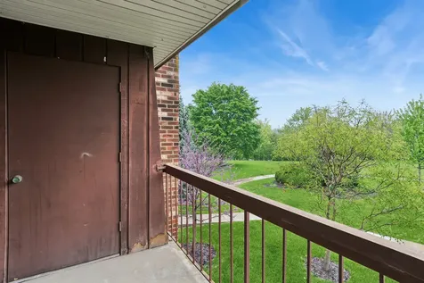 460 Raintree Court Glen Ellyn IL 60137