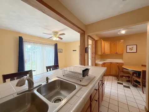 971 41ST Street Moline IL 61265