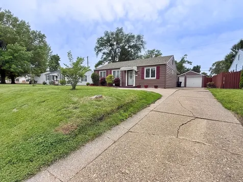 971 41ST Street Moline IL 61265
