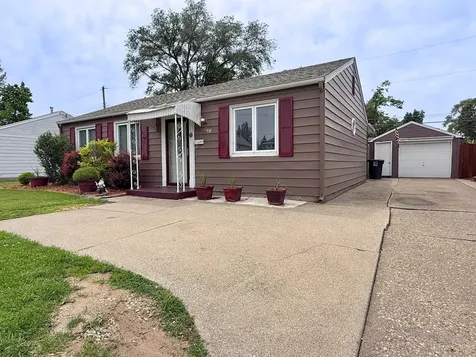 971 41ST Street Moline IL 61265