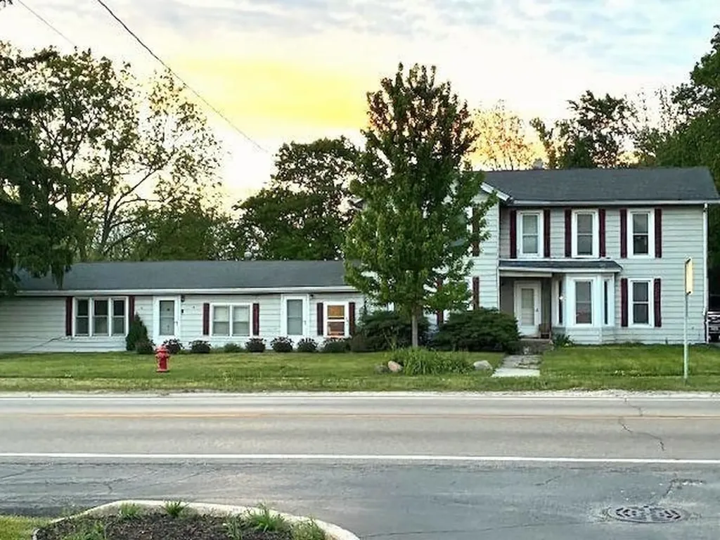 722/724 West Grant Highway Marengo IL 60152