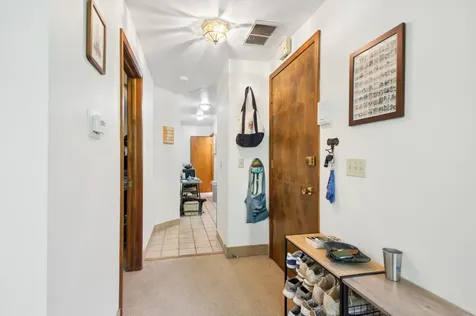 1413 West Oakdale Avenue Chicago IL 60657