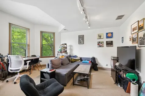1413 West Oakdale Avenue Chicago IL 60657