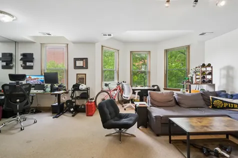 1413 West Oakdale Avenue Chicago IL 60657