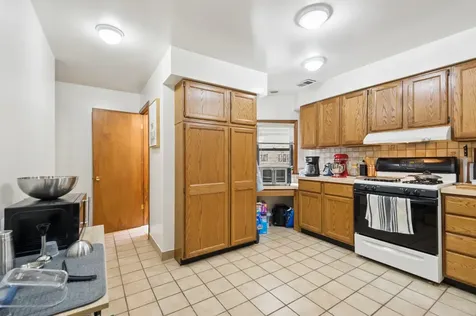 1413 West Oakdale Avenue Chicago IL 60657