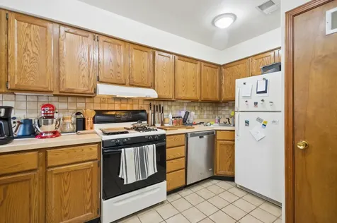 1413 West Oakdale Avenue Chicago IL 60657