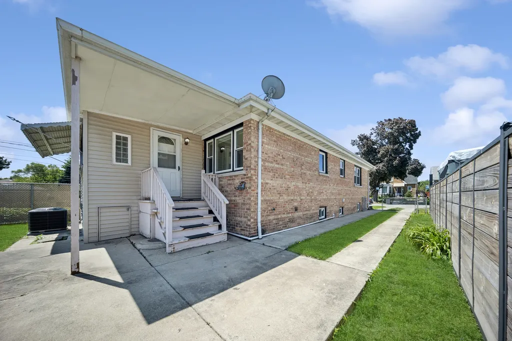 2841 North Neva Avenue Chicago IL 60634